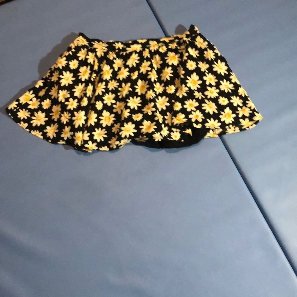 Skort black with white flowers